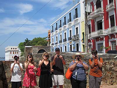 Tourists-taking-pictures-in-Old-San-Juan
