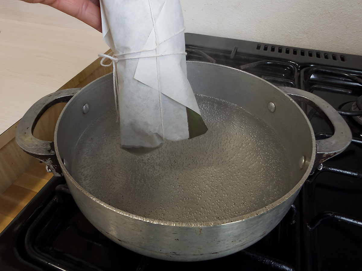 Boiling a Puerto Rican pastel